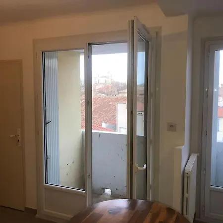 Location De Chambres, Près Des Grands Buffets *